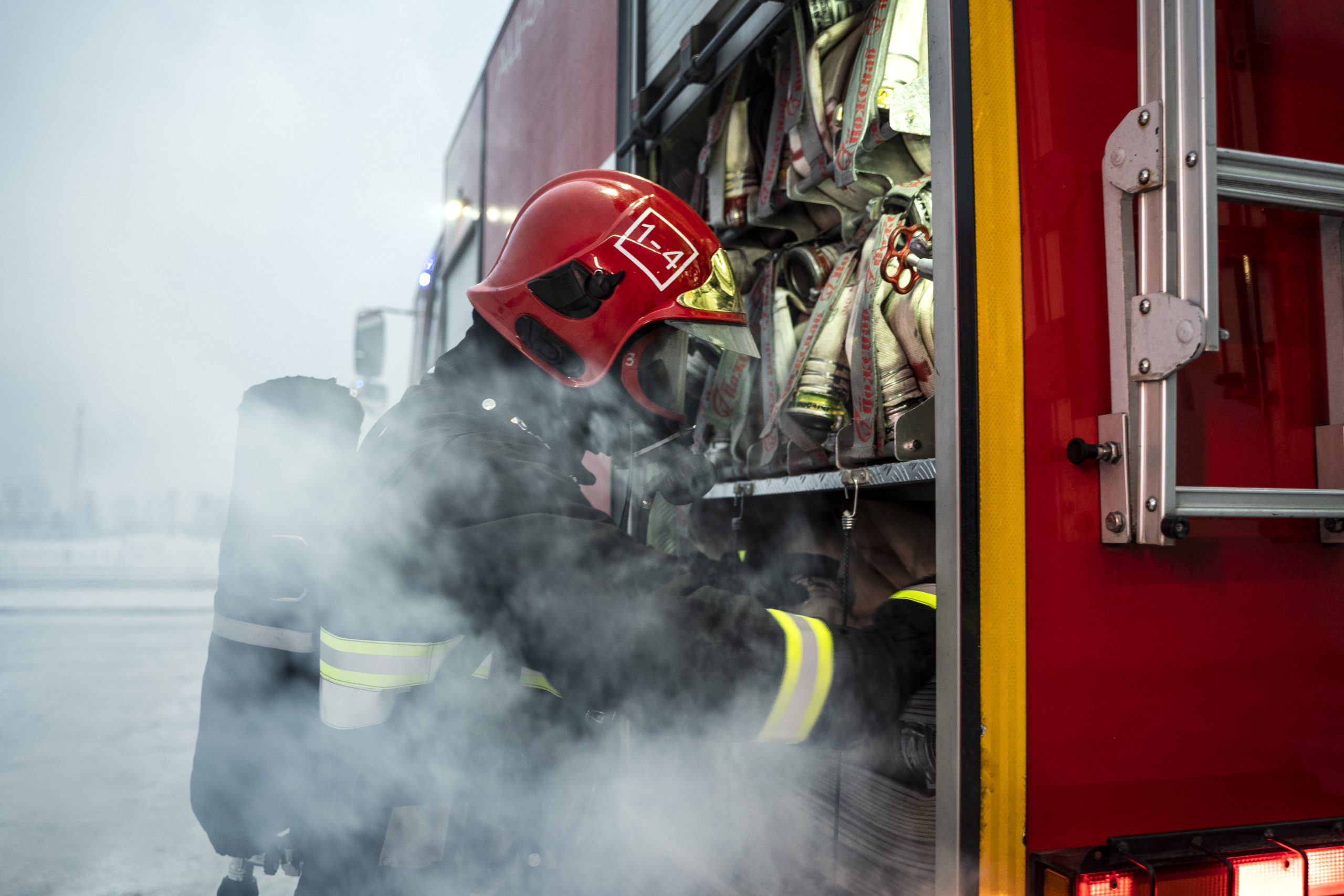 Firefighter ready his mission scaled
